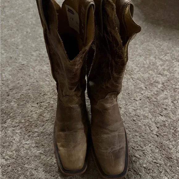 Justin Boots Distressed Brown Cowboy Boots - Picture 2 of 6